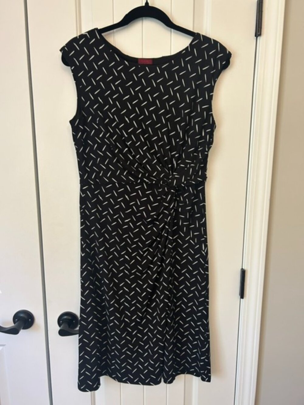 212 Collection Black White Geometric Twist-Front Sheath Knee Dress Size: Small